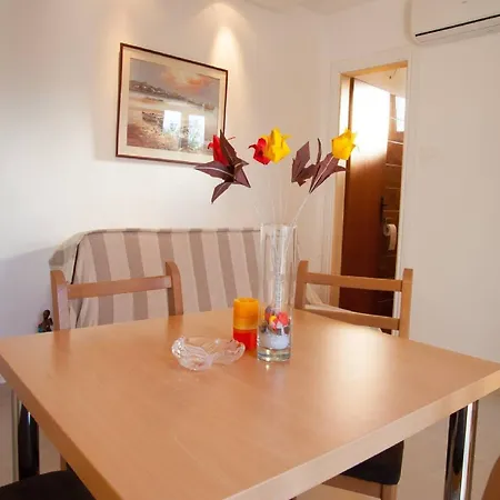 Paula - One Bedroom With Terrace 1 Apartment Jezera
