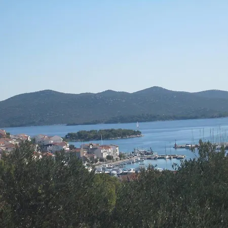 Apartment Paula - One Bedroom With Terrace 1 Jezera
