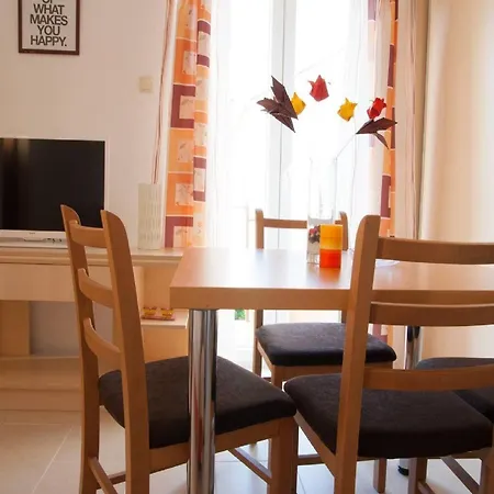 Apartment Paula - One Bedroom With Terrace 1 Jezera