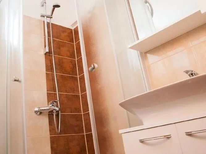 Paula - One Bedroom With Terrace 1 Езера