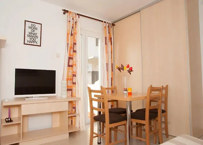 Paula - One Bedroom With Terrace 1 Апартаменты Езера